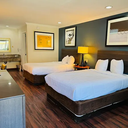 Baymont By Wyndham Bakersfield Hotel Exterior photo