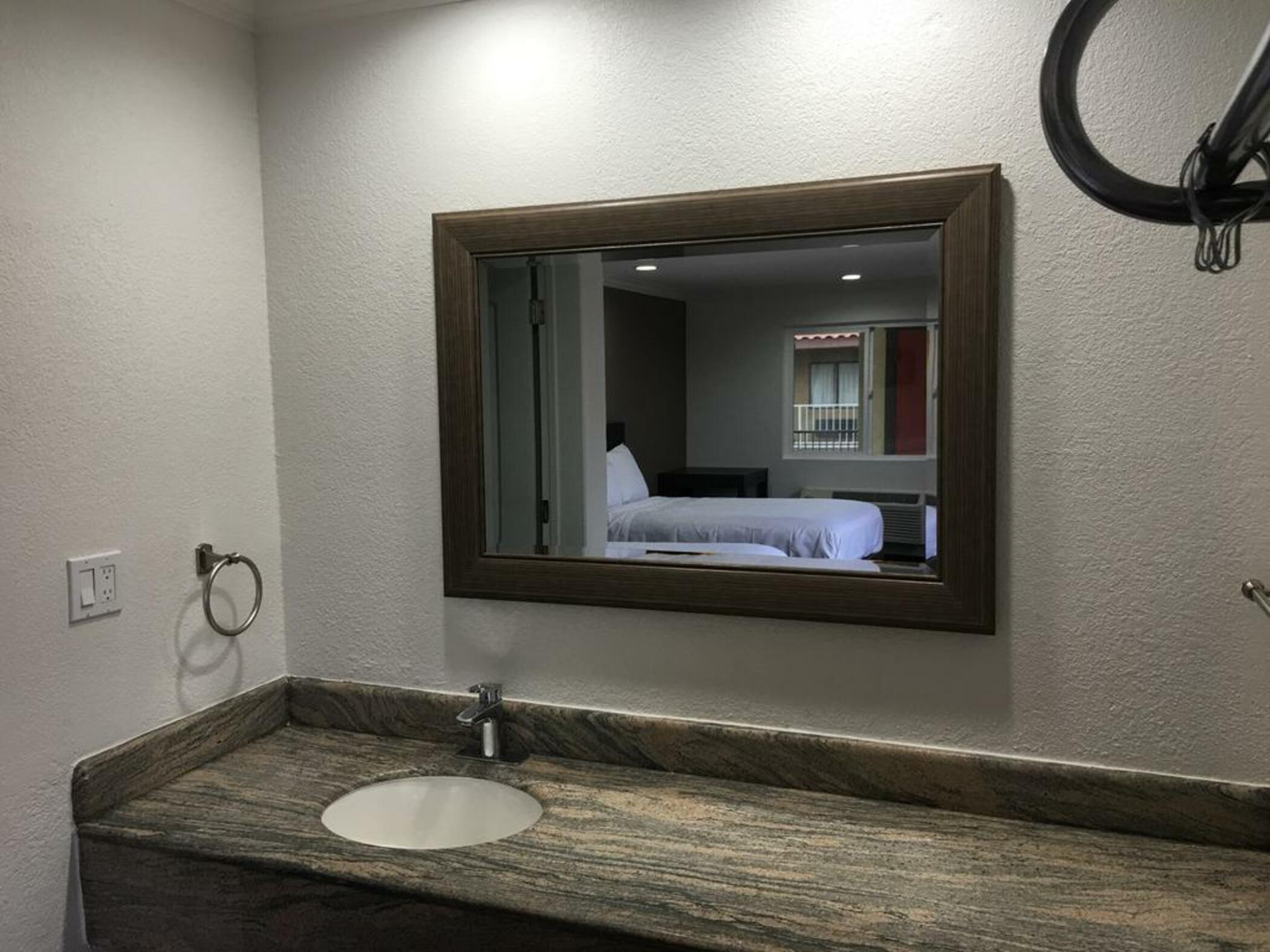 Baymont By Wyndham Bakersfield