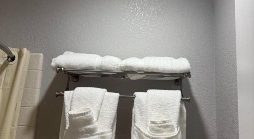 Baymont By Wyndham Bakersfield 2*