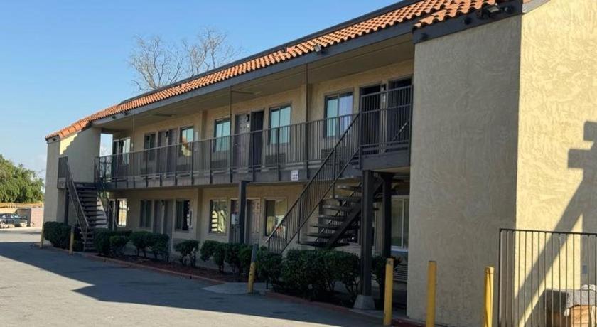 Hotel Baymont By Wyndham Bakersfield