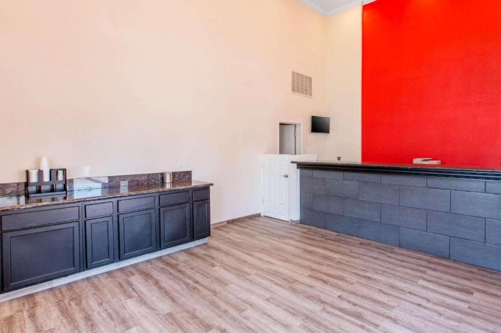 Hotel Baymont By Wyndham Bakersfield