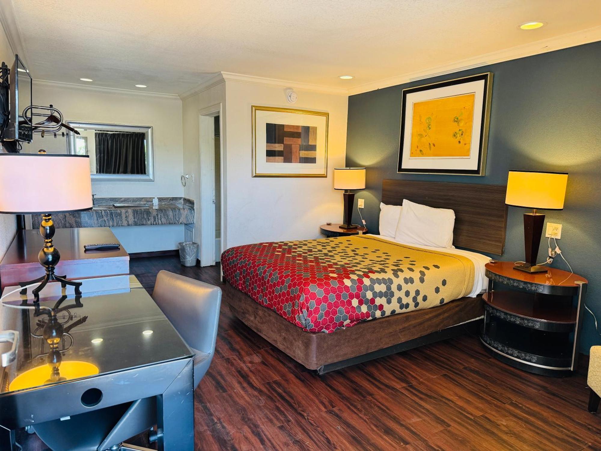 Hotel Baymont By Wyndham Bakersfield