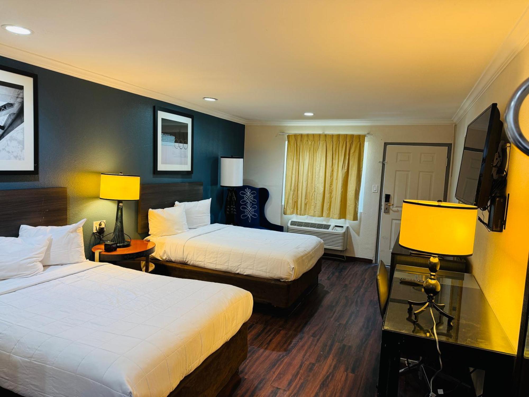 Hotel Baymont By Wyndham Bakersfield