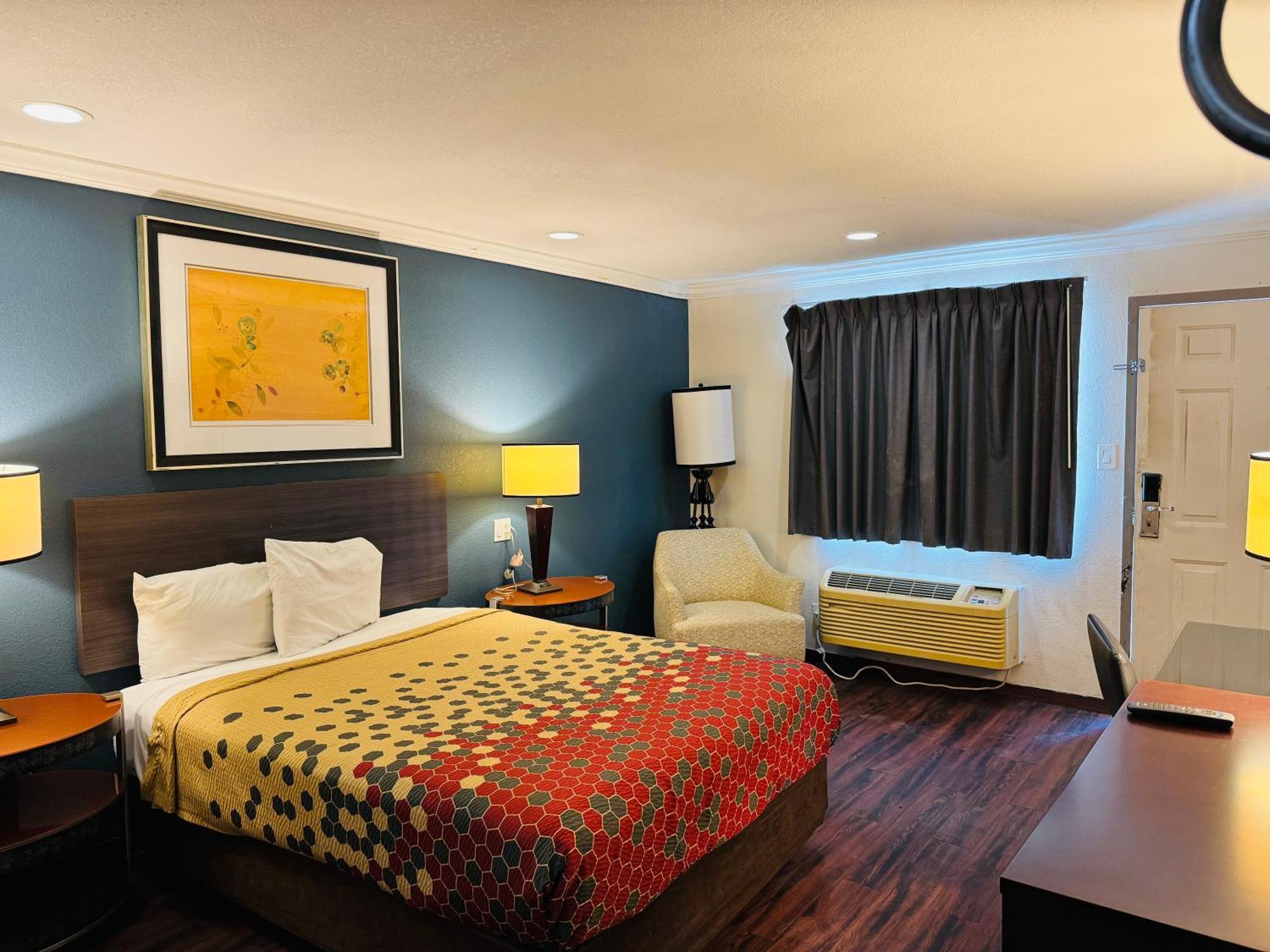 Baymont By Wyndham Bakersfield