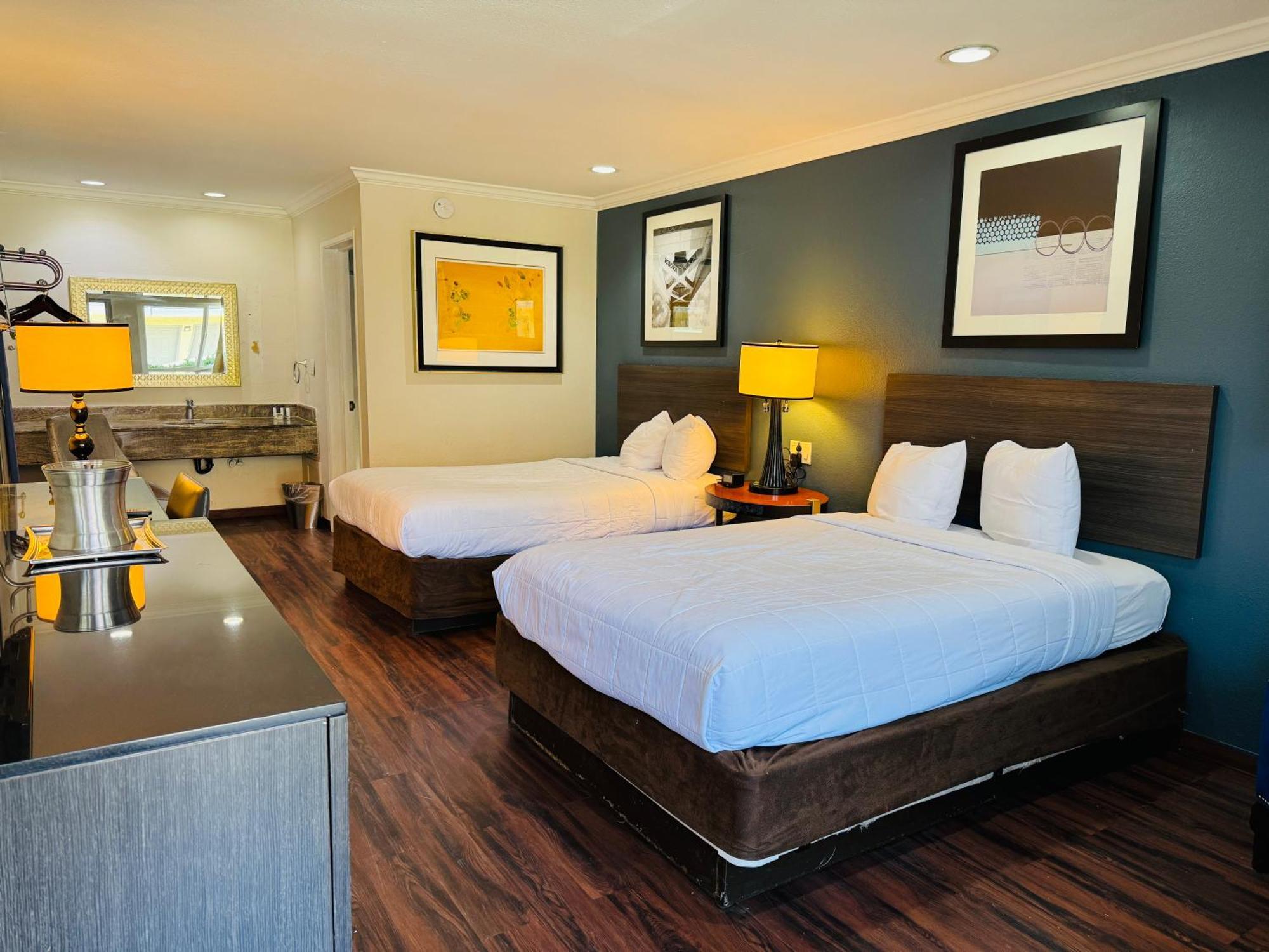 Hotel Baymont By Wyndham Bakersfield