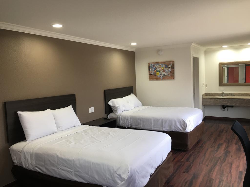 Baymont By Wyndham Bakersfield