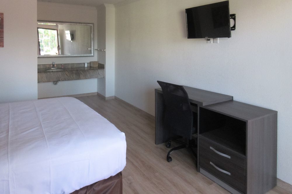 Baymont By Wyndham Bakersfield