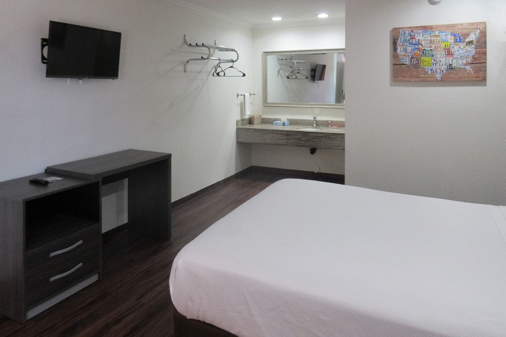 Baymont By Wyndham Bakersfield Bakersfield