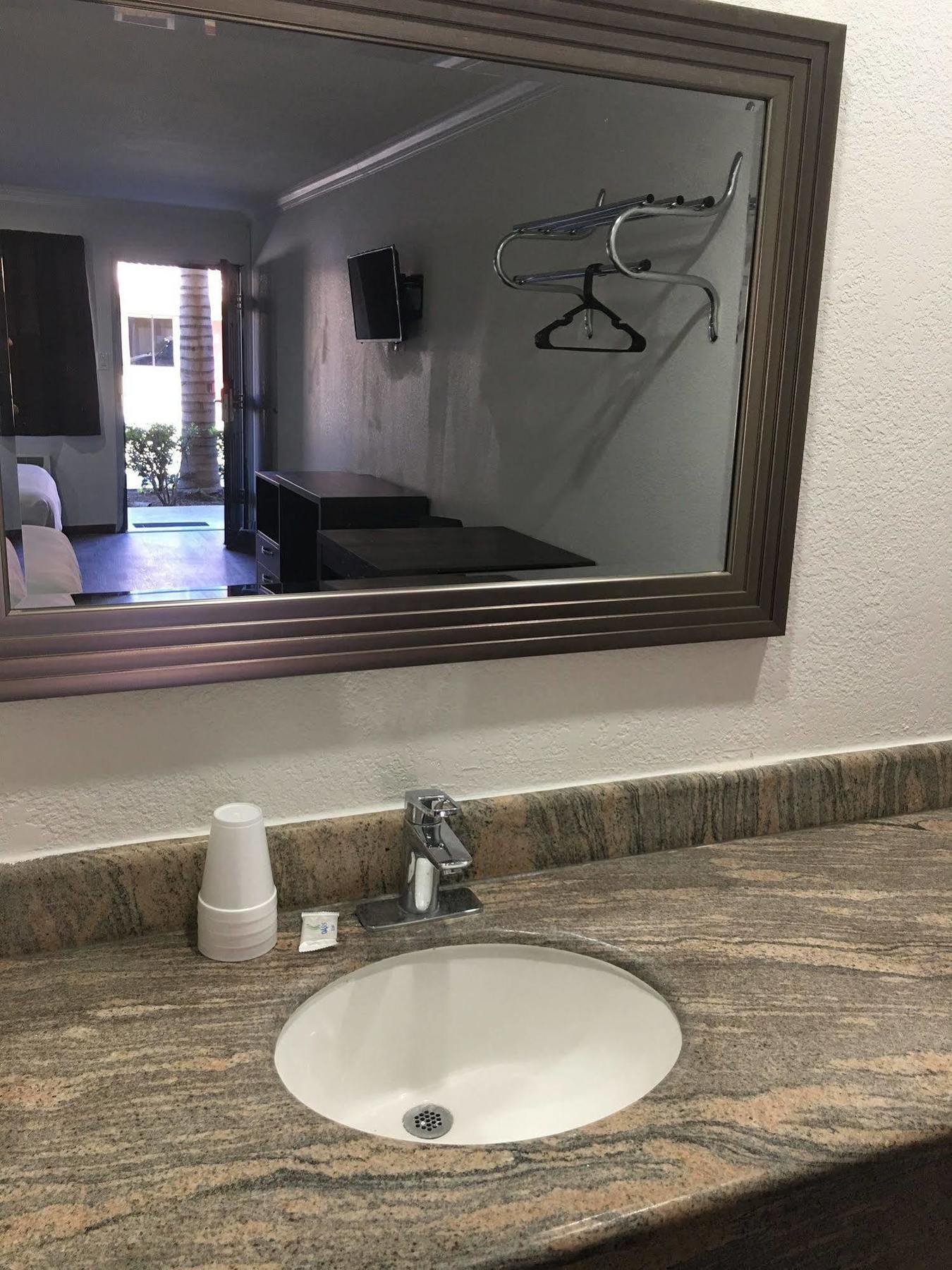 Baymont By Wyndham Bakersfield Hotel Bakersfield